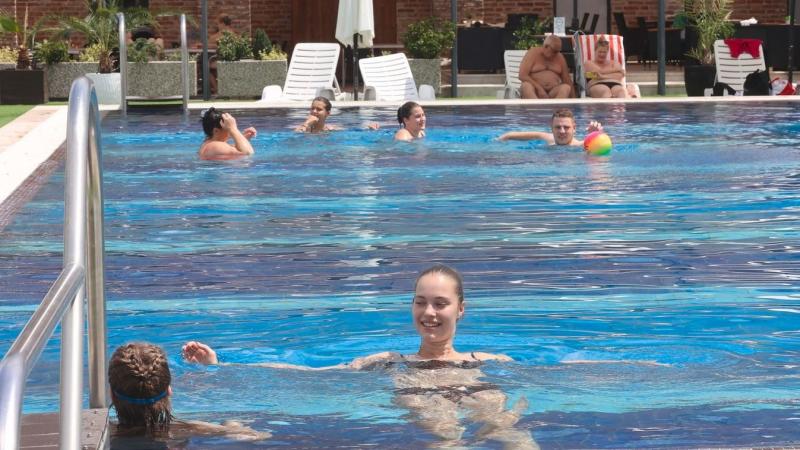 Merülj el a szórakozásban! Egyedülálló újításokkal várnak a népszerű baranyai strandon.