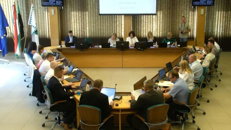 Tatabánya városának vezetésében változás következik be, ugyanis a polgármester és az alpolgármester bérének emelésére kerül sor.
