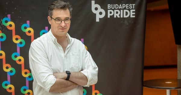 Karácsony külön elismerését fejezte ki a veterán demonstrálónak: 86 éves korában részt vett a Pride felvonuláson Kőszeg Ferenc.