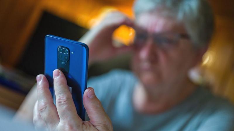 Feltűnt egy új jel a telefonod kijelzőjén, és nem tudod, mit jelenthet? Ne aggódj, segítünk kideríteni!