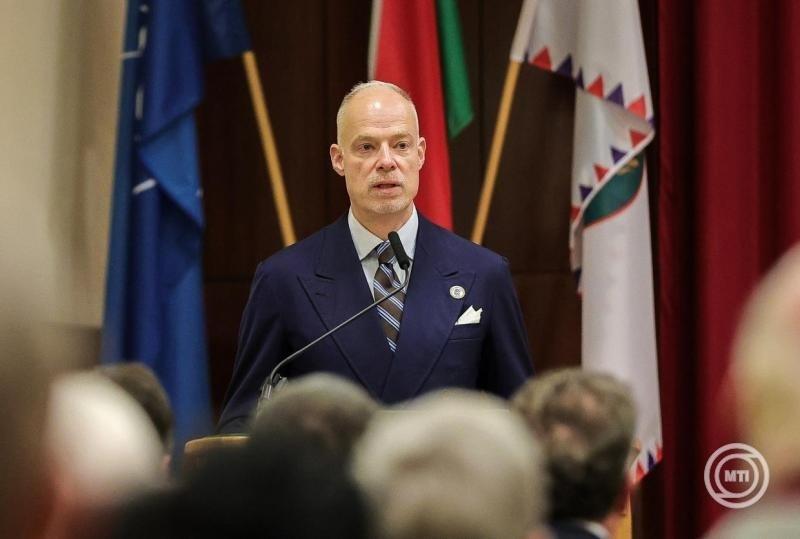 Szalay-Bobrovniczky Kristóf kijelentette, hogy Magyarország olyan katonai kapacitásokat fejleszt, amelyek biztosítják az ország határainak fegyveres védelmét.