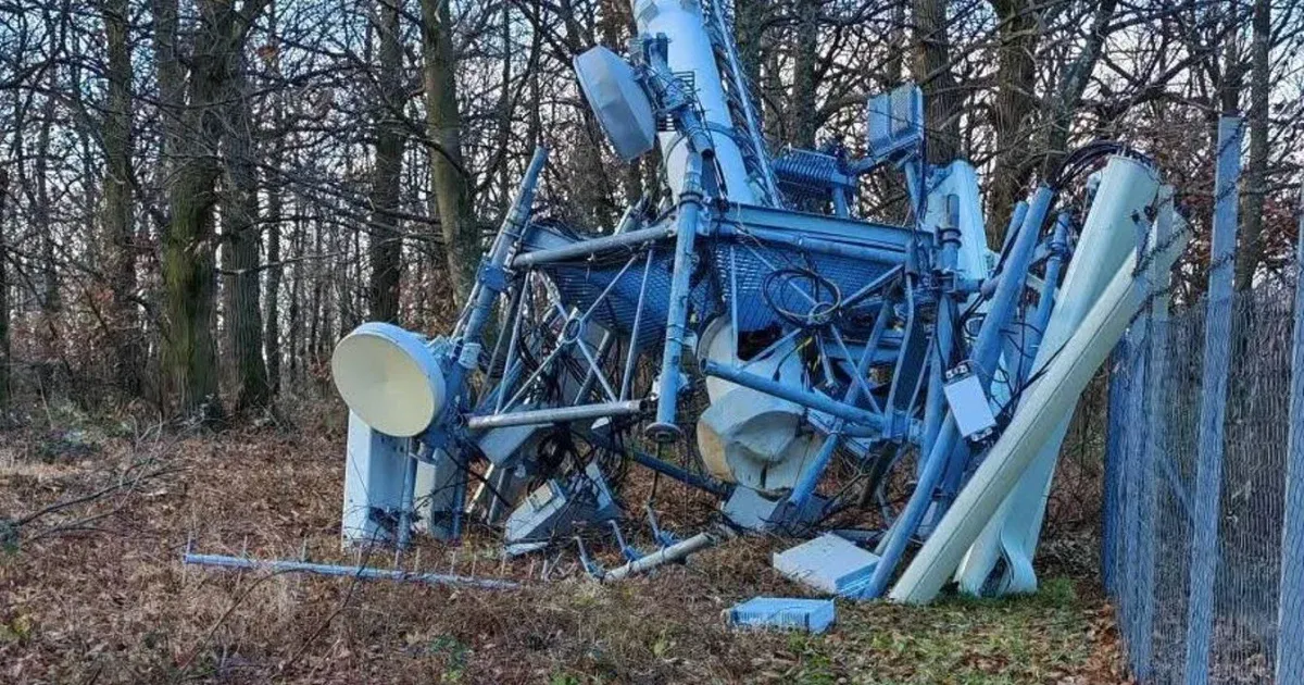 A viharos szél pusztító ereje súlyosan megrongálta a kőszeghegyaljai adótornyot, így a Telekom szolgáltatása jelenleg nem elérhető.