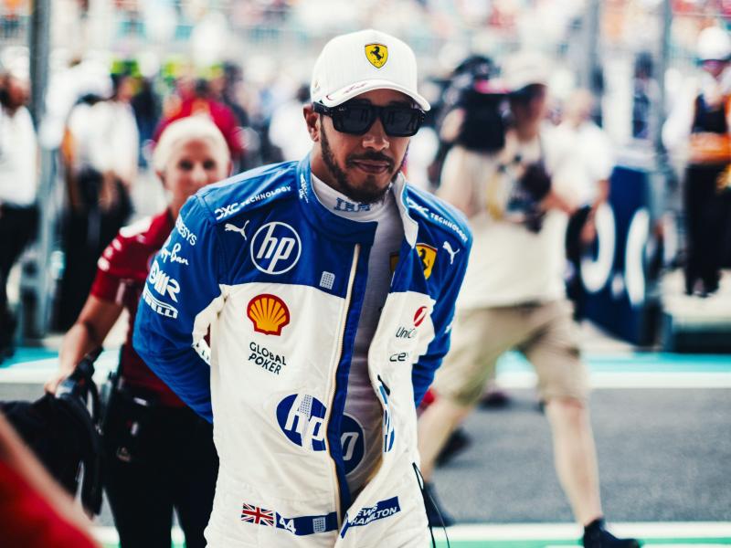 Steiner: Hamilton nem sajnálja a Ferrarit

A Ferrari korábbi versenyzője, Lewis Hamilton, aki jelenleg a Mercedes csapatát erősíti, úgy tűnik, hogy nem kesereg a vörös autók mögött töltött időszak miatt. Günther Steiner, a Haas csapat főnöke, megosztotta 