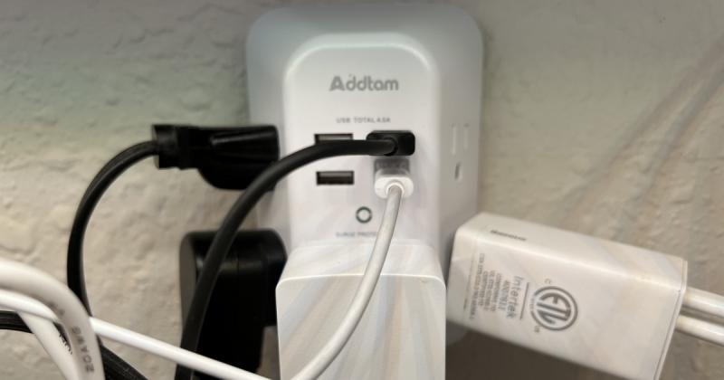 A fogyasztóvédelmi hatóság döntése alapján veszélyes USB töltőket távolítanak el a piacon, hogy megóvják a felhasználók biztonságát.