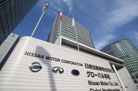 A Nissan merész döntésre készülhet: fontolóra veszik központjuk értékesítését.