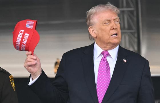 Trump megkezdte a vietnámi kapcsolatainak megerősítését, mivel az ország 2 milliárd dolláros nagyszabású megrendelést kötött amerikai mezőgazdasági termékekre.