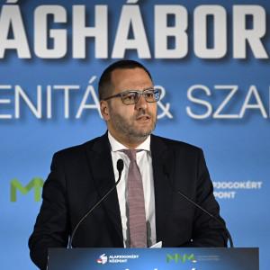 Két budapesti újság üres címlappal fejezte ki tiltakozását.