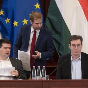Hajnali 2 órakor érkezett az utasítás, miszerint 10,2 milliárdot kell inkasszálni a főváros bankszámlájáról.