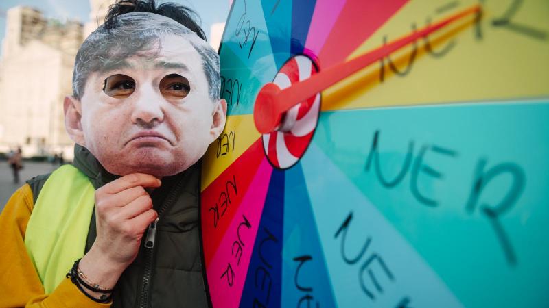 A Fidesz feje fölött ragyog a luxus, avagy vajon ez a fényűzés lesz a végső út?