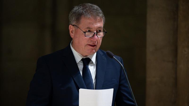 Prőhle Gergely kifejtette, hogy még 35 év elteltével is jól észlelhető a különbség a régi két német állam, a Kelet- és Nyugat-Németország között.