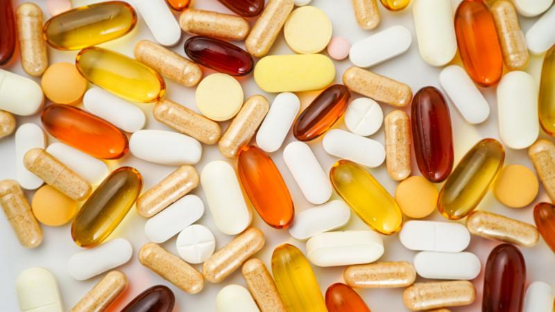 A nagy őszi D-vitamin mítosz végleg megdőlt: itt az ideje, hogy tisztában legyünk a patikában kapható, méregdrága pirulák valós hatásaival! Érdemes alaposan tájékozódni, mielőtt a pénztárcánkat megterhelnénk, hiszen léteznek alternatív megoldások is, amel
