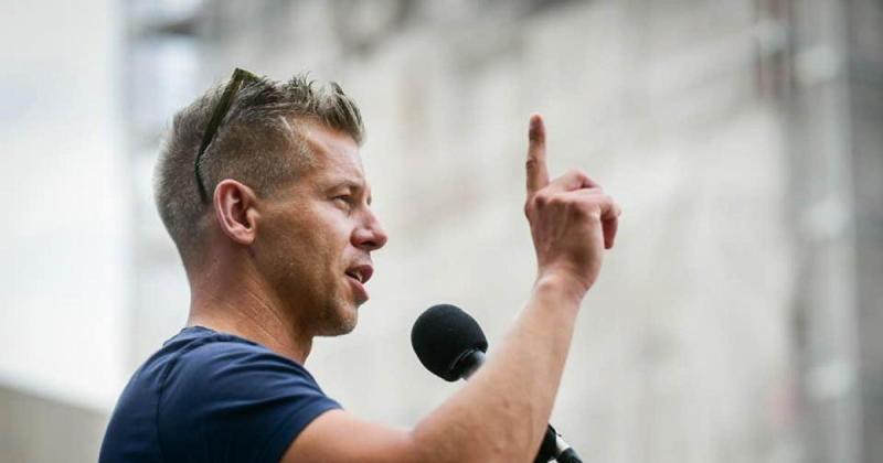 Magyar Péter ismételten megpróbálta elhallgattatni a sajtót, fenyegetésekkel próbálva befolyásolni a hírek terjedését.
